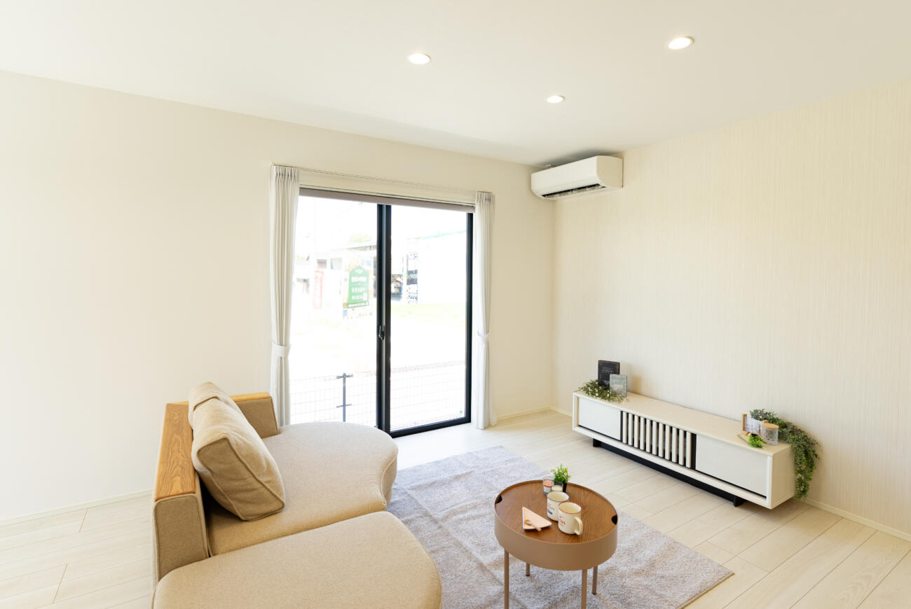 5人家族にぴったり！スマートな外観と 20帖LDKのくつろぎの家。